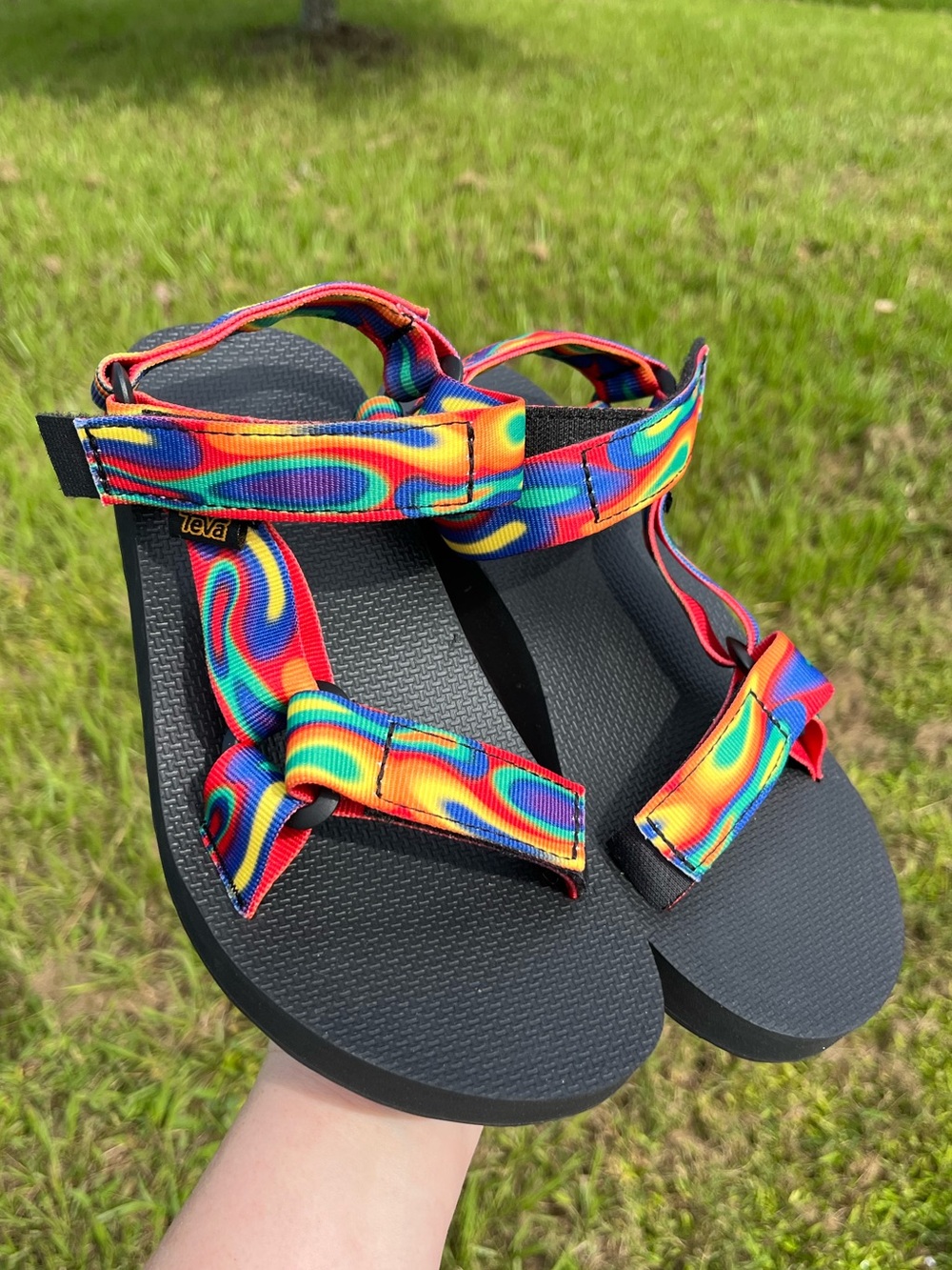 NWOT Teva Universal Rainbow Strap Sandals - Womans 7/Mens 5